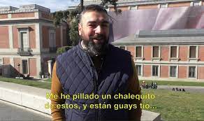 humorista con chaleco